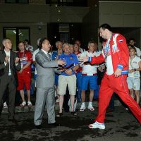 /content/images/pages/230/zoomi_nagragdenie_sportsmenov_v_shtabe_rossiyskoy_delegatsii_kazan2013_3.jpg